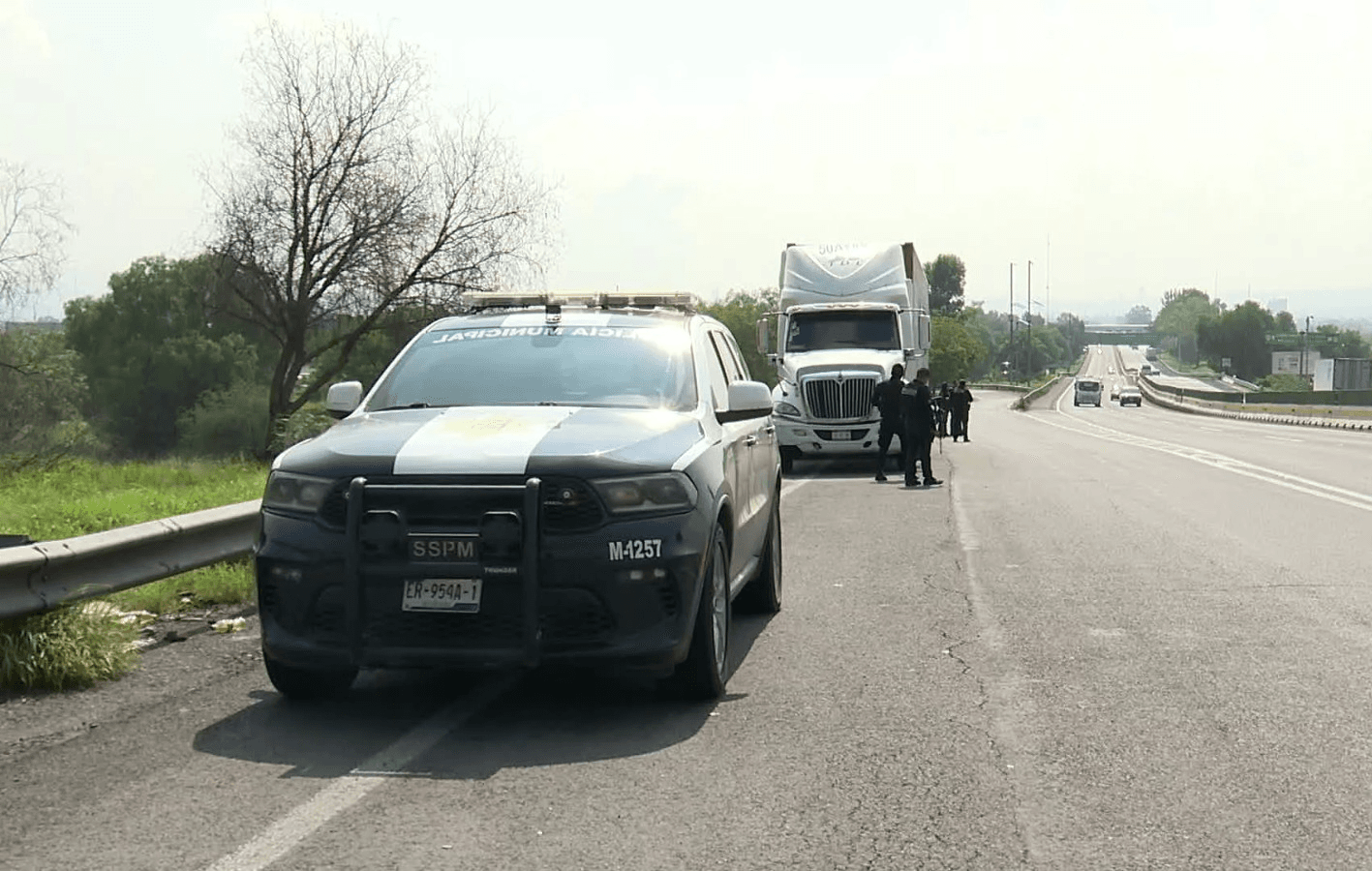Interceptan encapuchados a trailero en San Ciro de Acosta