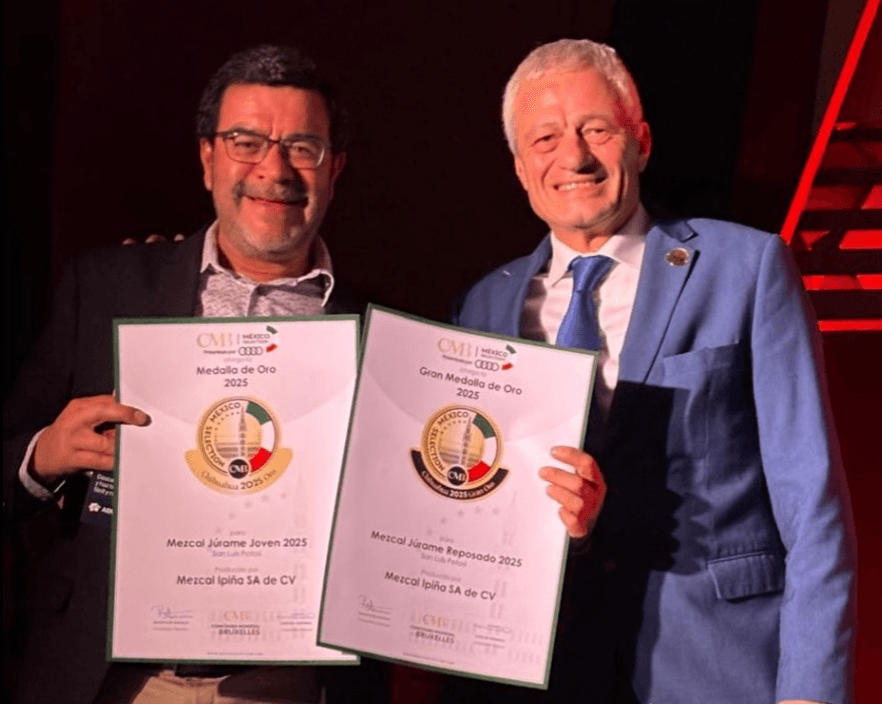 Obtiene mezcal potosino Júrame medallas internacionales
