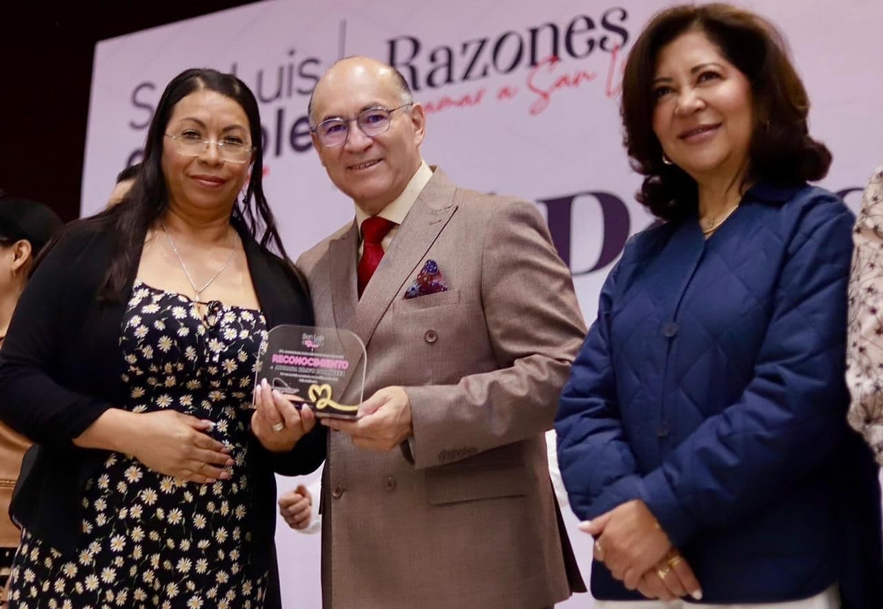 Celebran a jubilados del Ayuntamiento en su día con emotivo festejo
