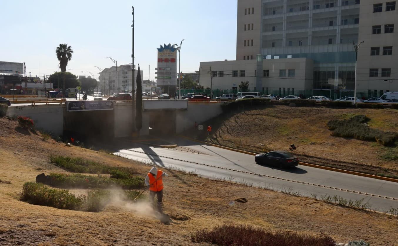 Realizan trabajos de rehabilitación en la Glorieta de Morales