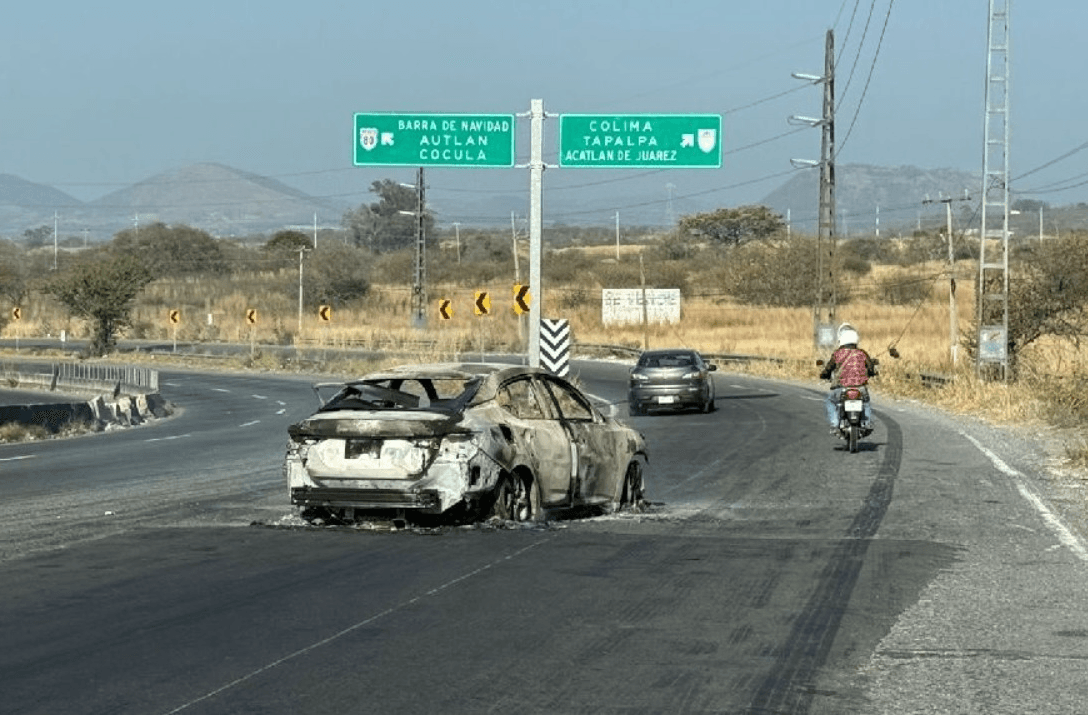 Persisten problemas para transitar por carreteras ante bloqueos
