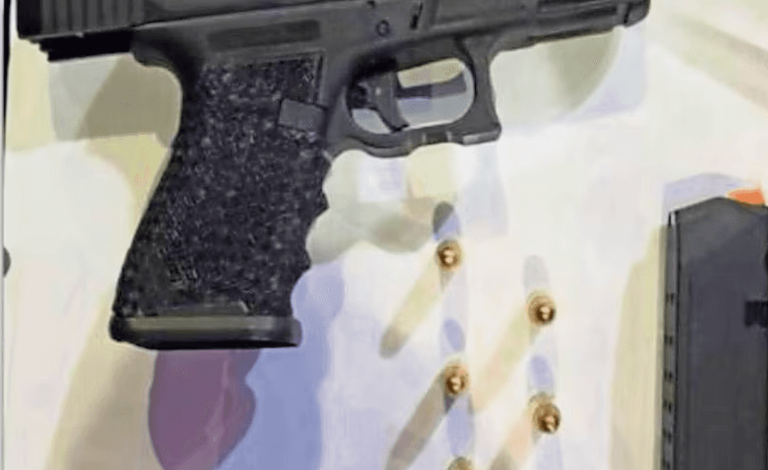 Detienen a alumnos por amenazar con armas en sus escuelas
