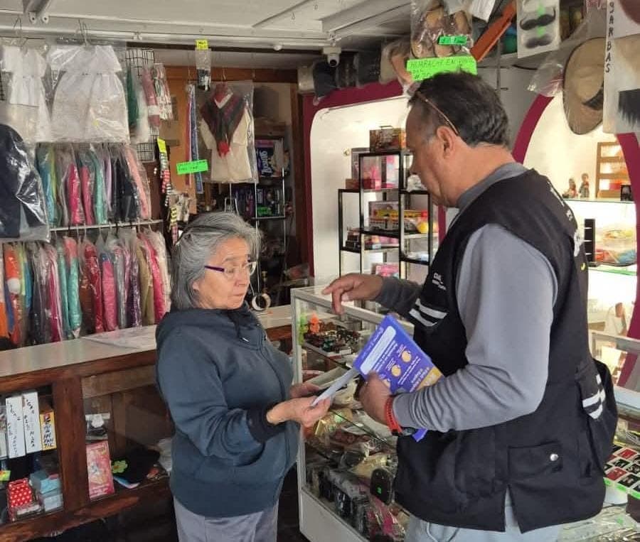 Apoyan a comerciantes estafados por falsos inspectores
