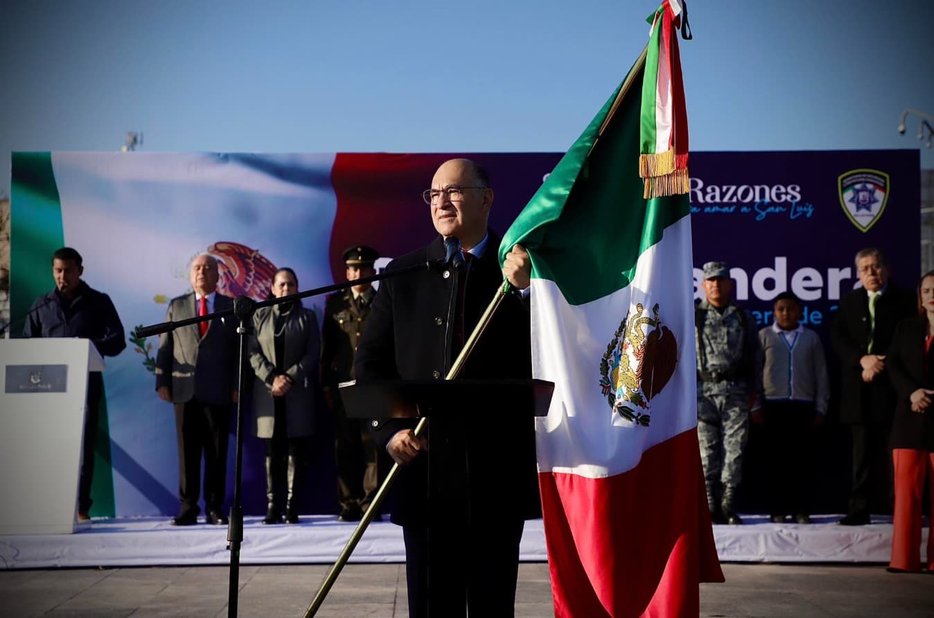 Encabeza Galindo celebración por el Día de la Bandera