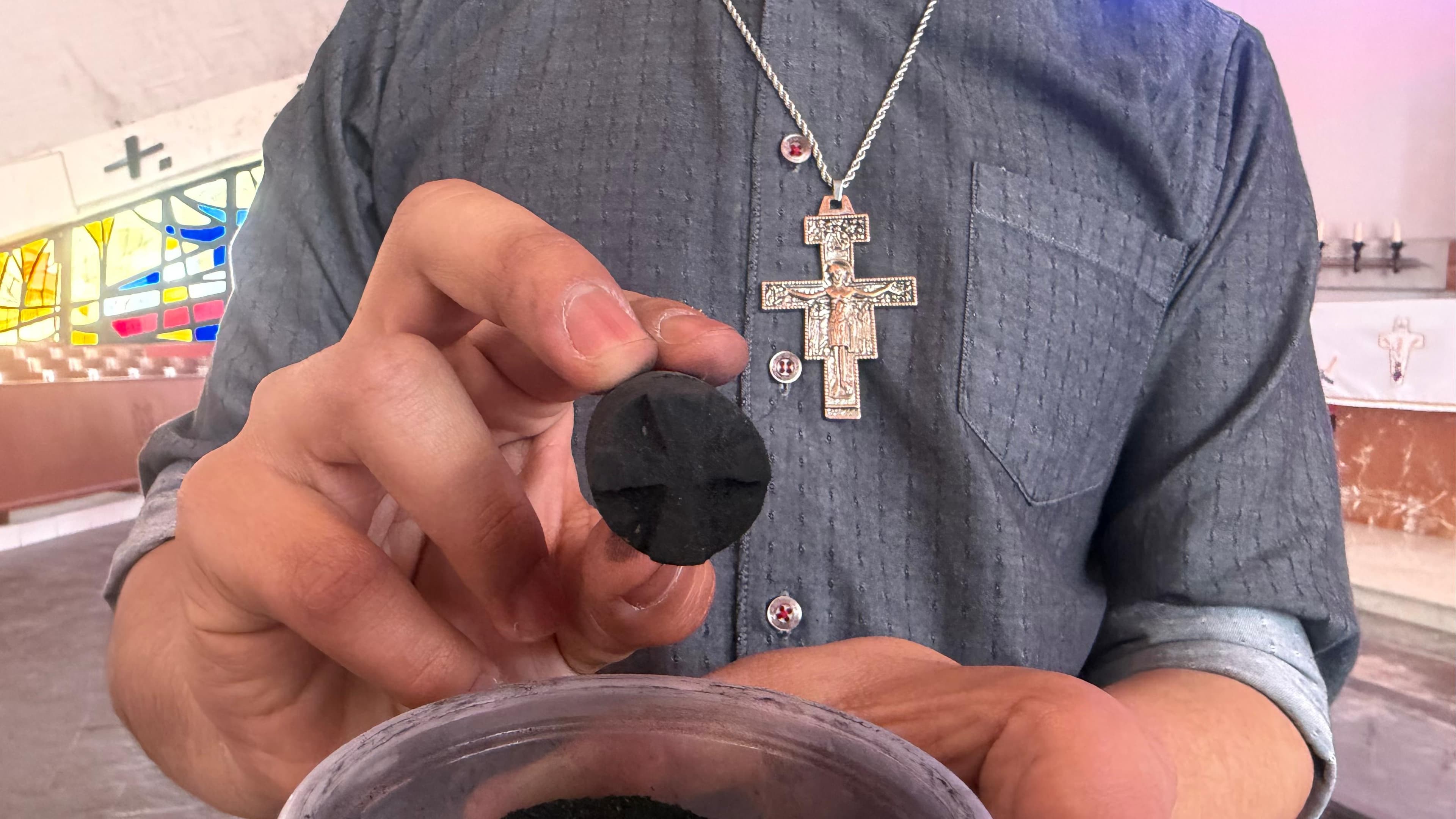 Miércoles de Ceniza reúne a cientos de fieles en la Catedral de SLP