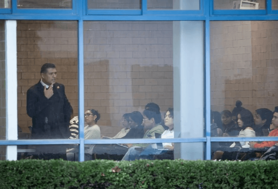 Se indignan docentes de la UNAM por aumento salarial del 4%