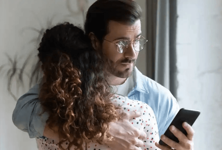 Stashing: la nueva práctica que daña la salud mental de las parejas
