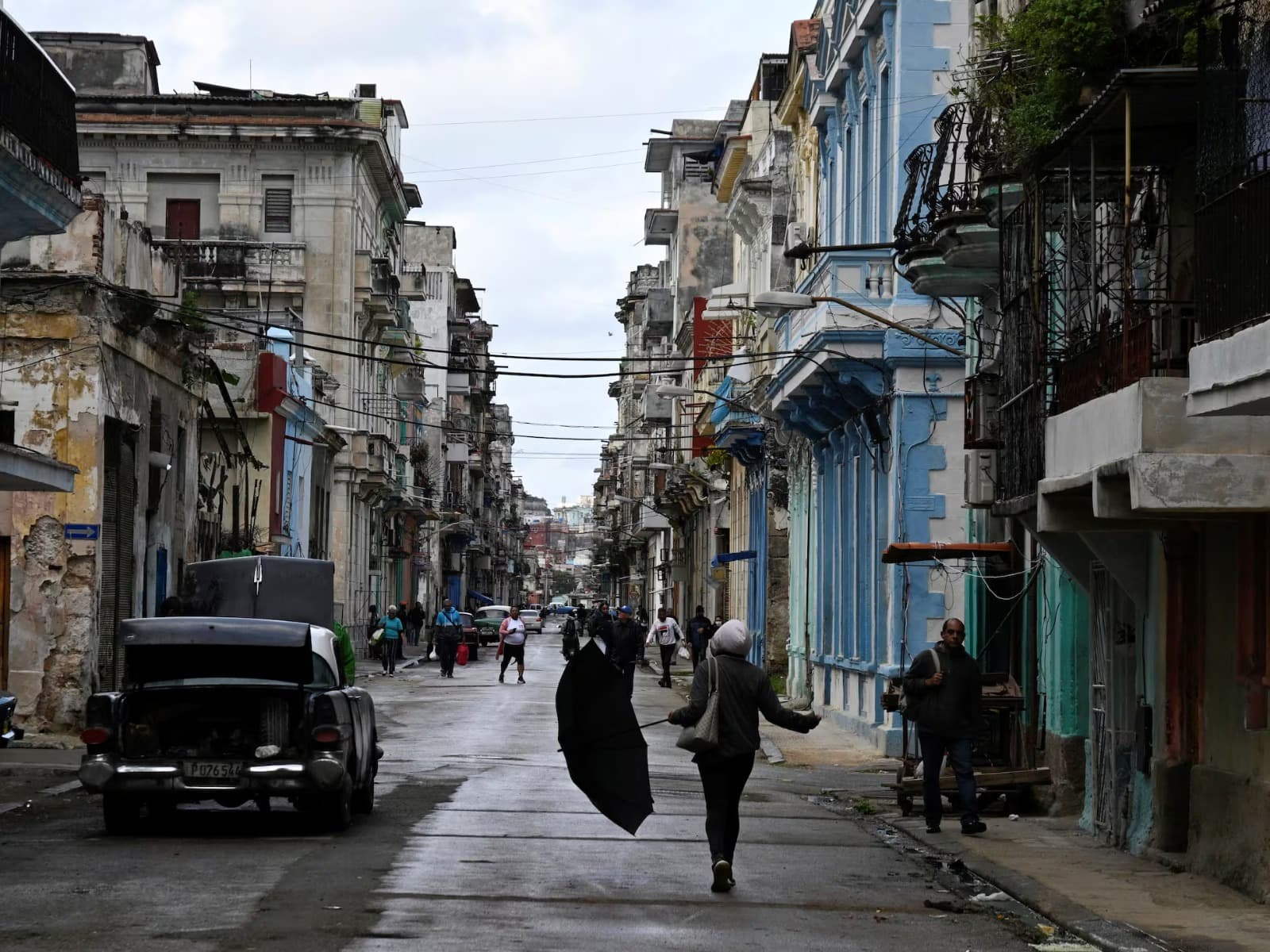Recorta Trump suministros de petróleo a Cuba para forzar negociaciones