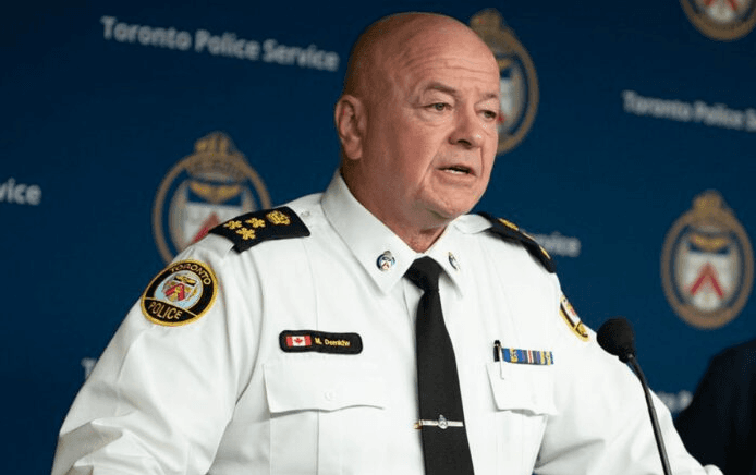 Arrestan a siete policías en Toronto por nexos con el crimen organizado