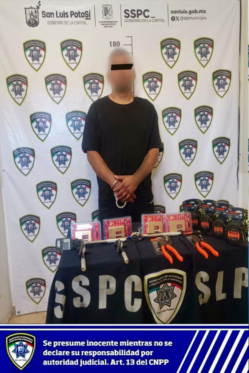 Motoneto roba en ferretería; lo atrapan