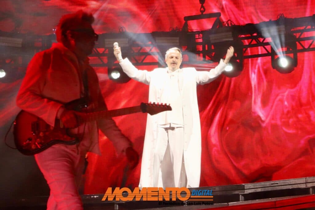 Miguel Bosé conquista a los potosinos en el arranque del Festival San Luis en Primavera