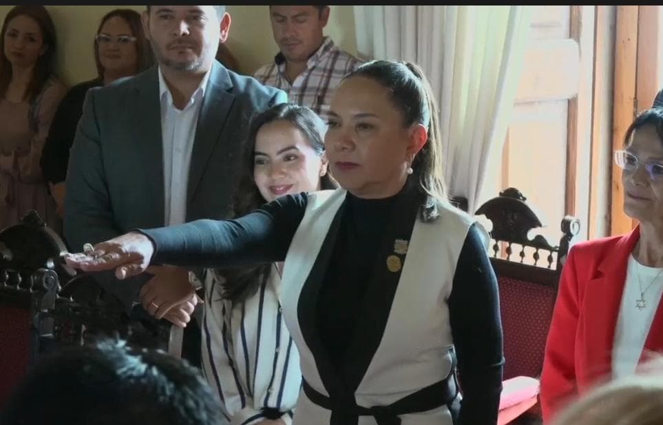 Ángeles Rodríguez toma protesta como secretaria general del Ayuntamiento de SLP