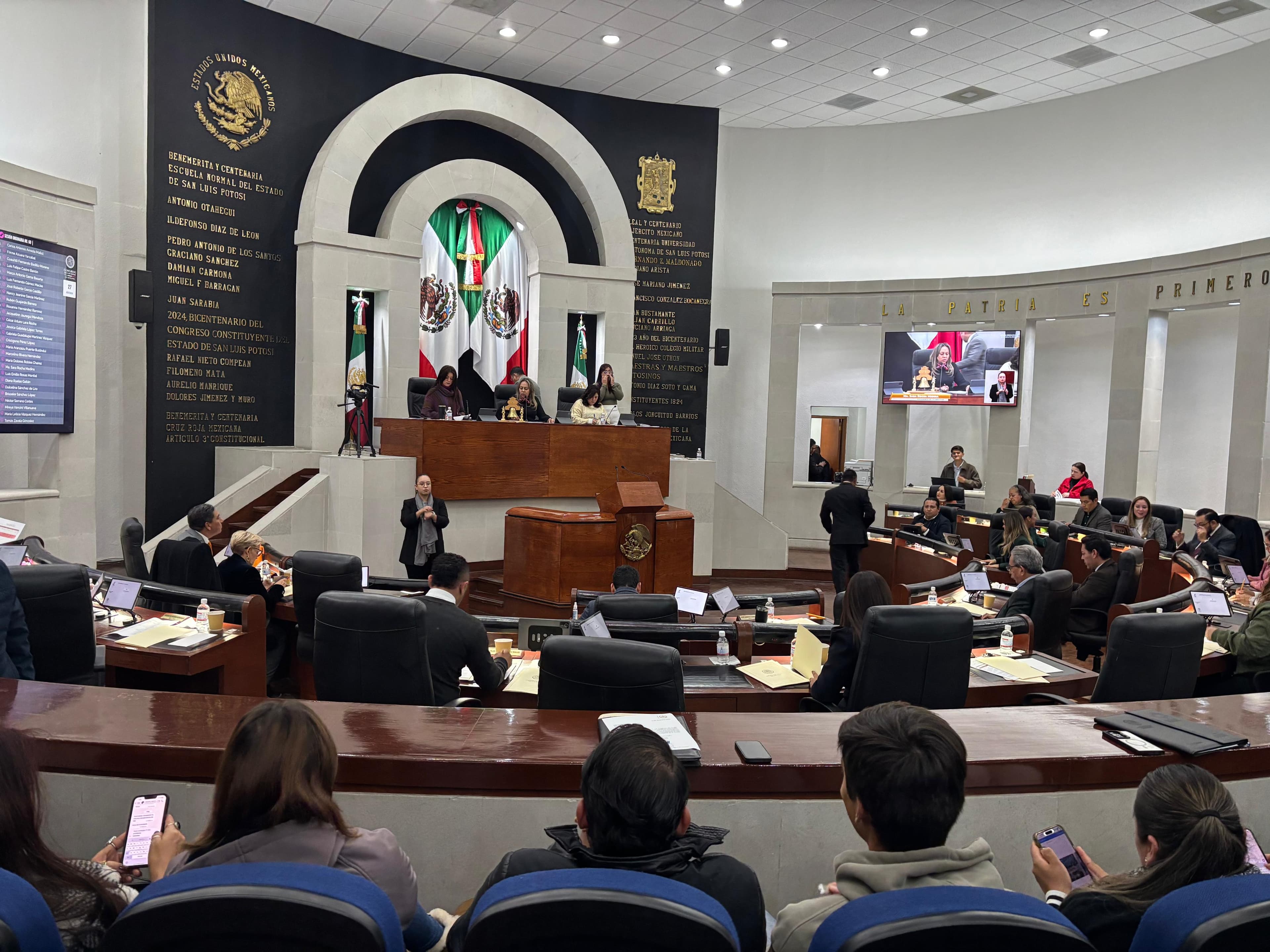 Alistan reforma para "chapulinear" de grupo parlamentario