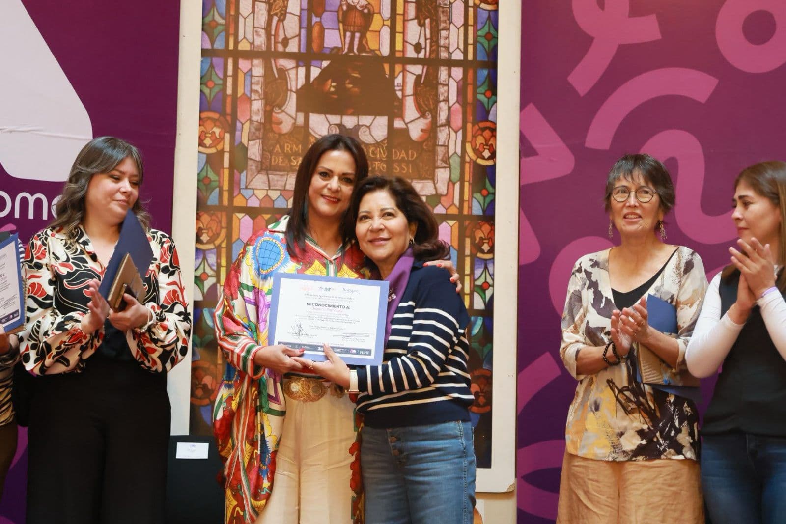 Creadoras potosinas se reúnen en Palacio Municipal