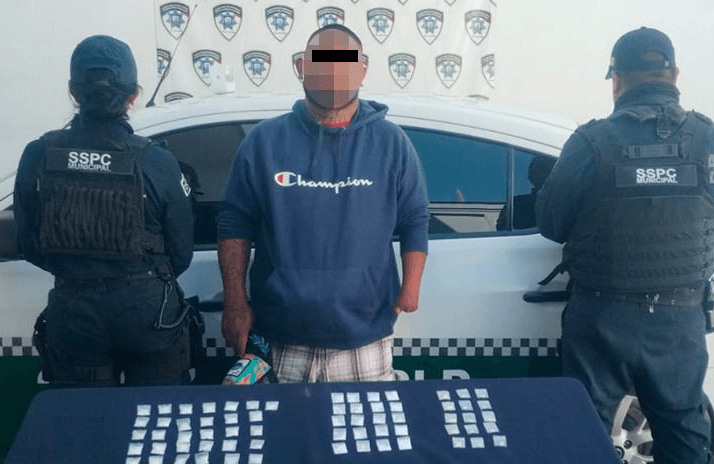 Sorprenden a taxista con más de 60 dosis de droga en Soledad