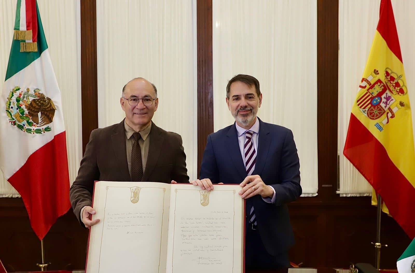 Recibe Enrique Galindo al Embajador Juan Duarte de España