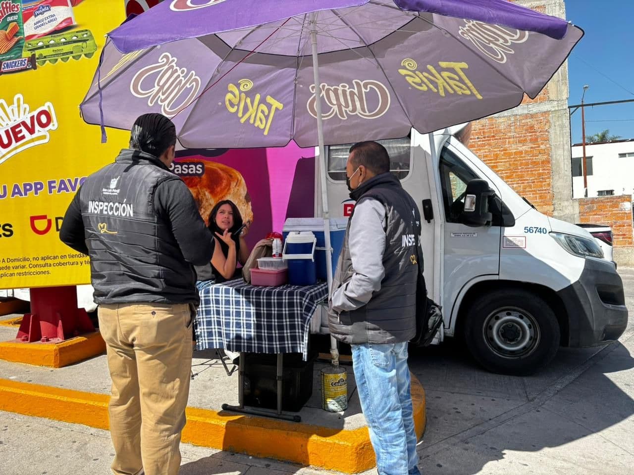 Supervisan a comerciantes ambulantes en el poniente de la Capital