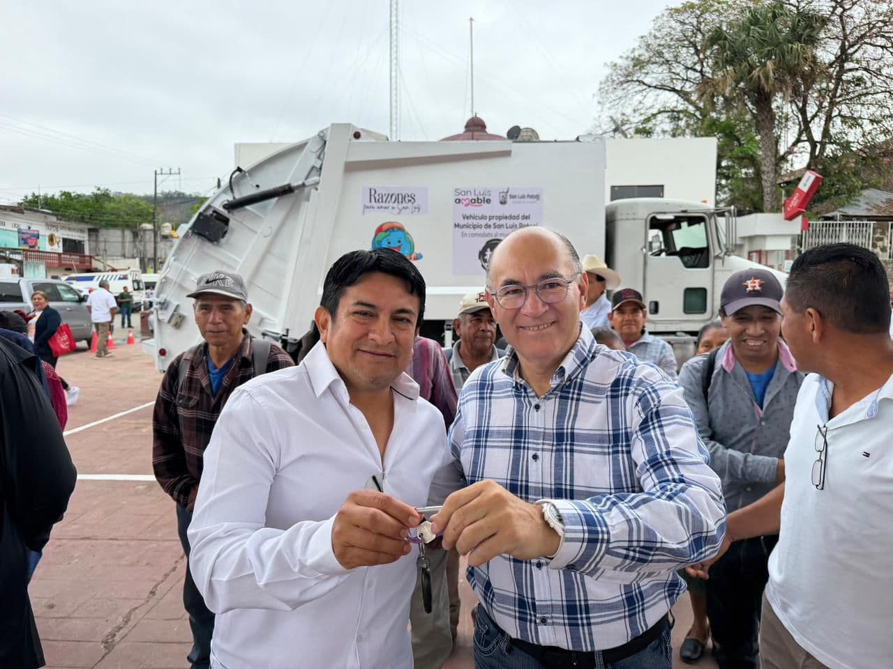 Capital potosina extiende apoyo a la Huasteca con equipo para recolección de basura