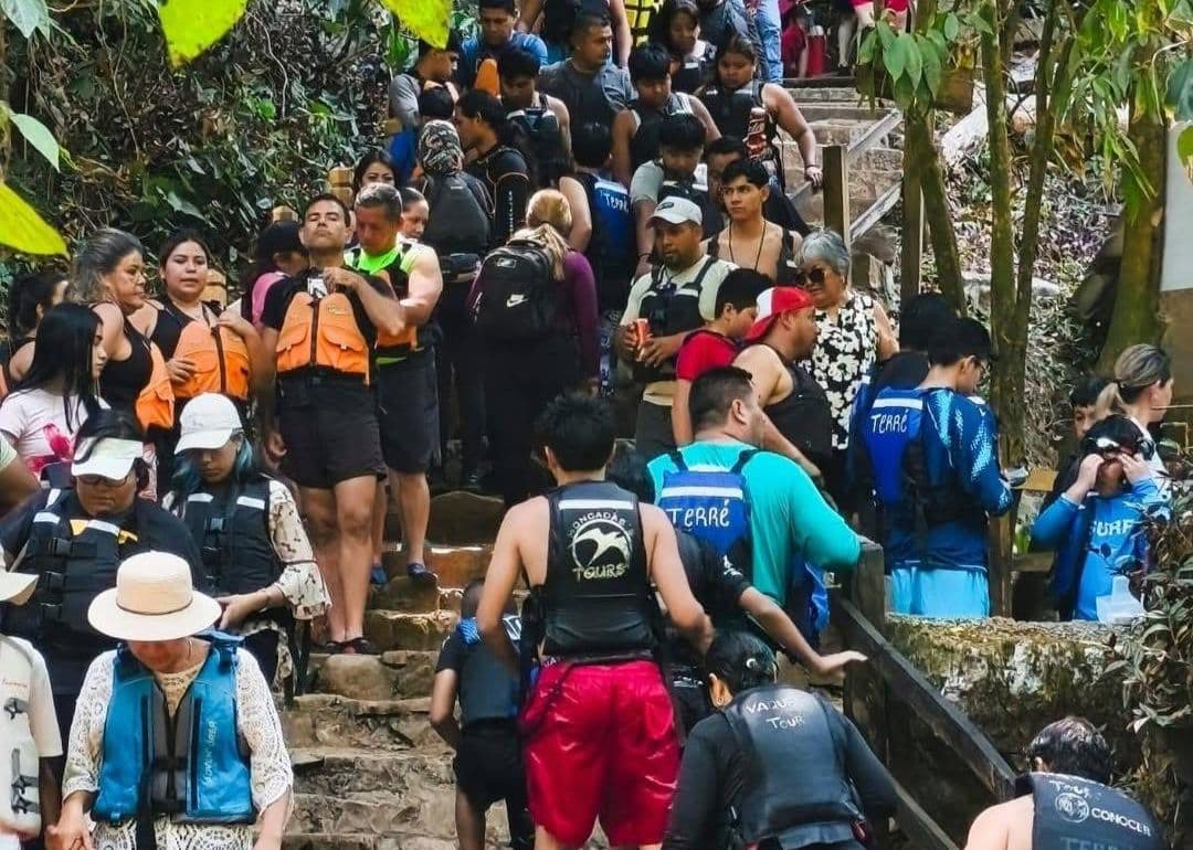Falta de coordinación provoca caos en parajes de la Huasteca