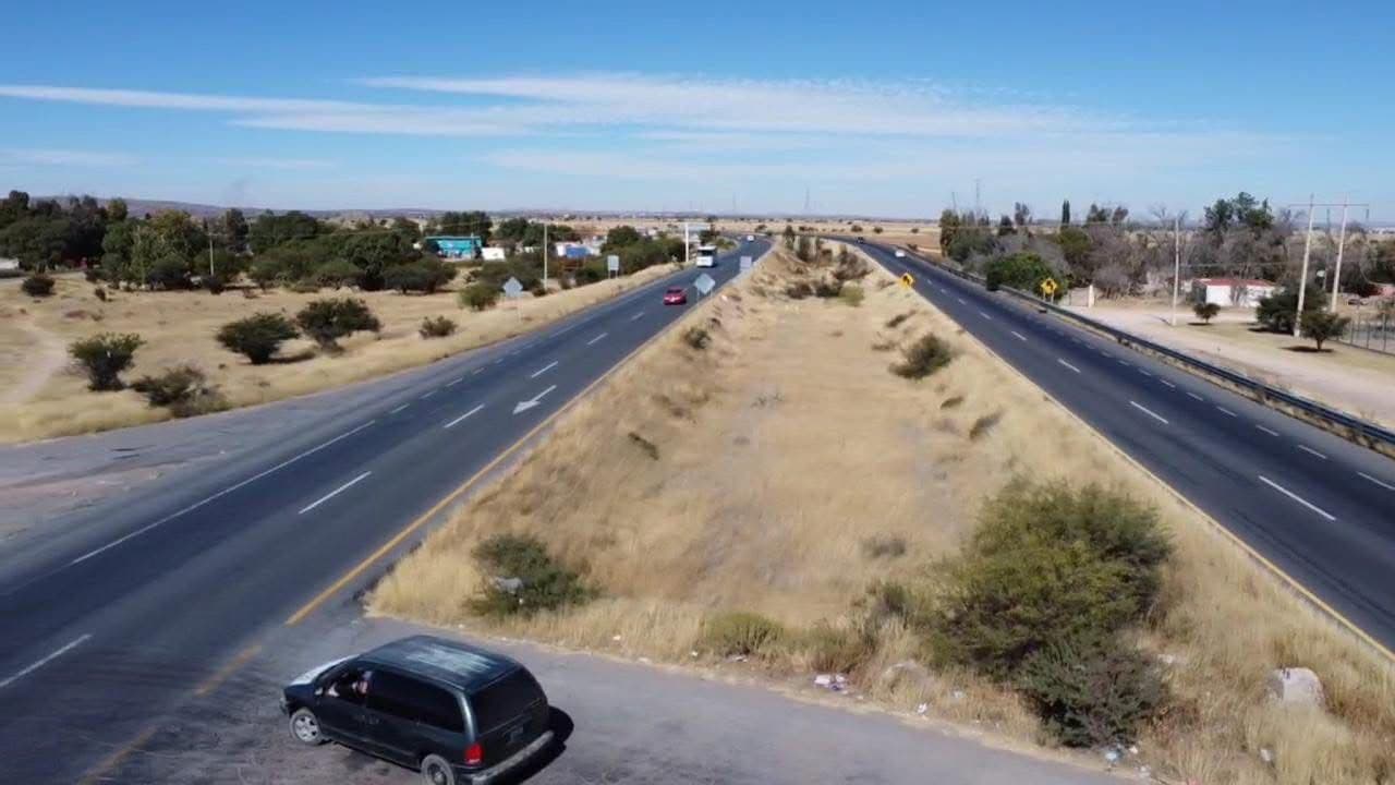 Asaltan a familia en carretera SLP-Zacatecas; viajaban con dos menores