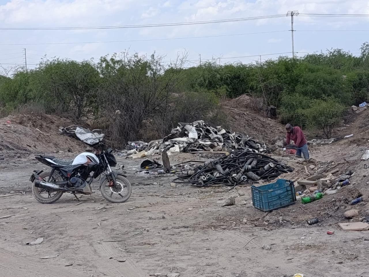 Descubren tiradero de desechos industriales en La Pila