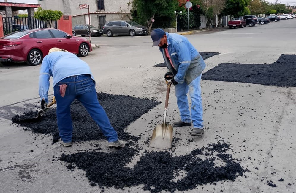 Intensifican labores de bacheo en la Capital