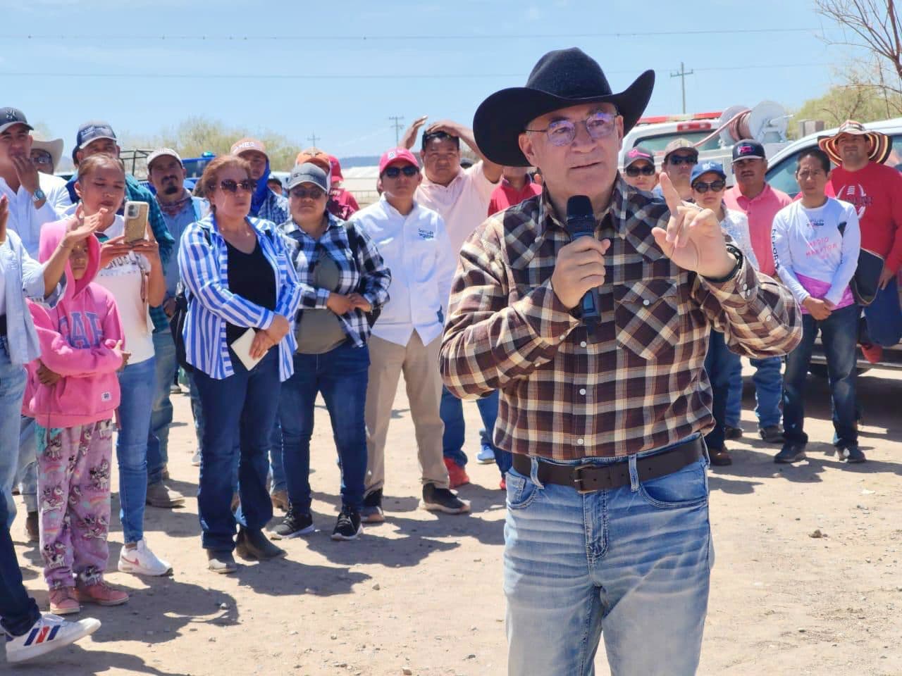Entregan apoyos a familias y productores en la delegación de Bocas