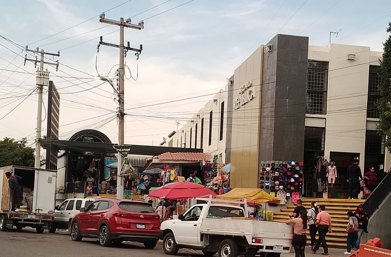 Roban cableado eléctrico en el Mercado República