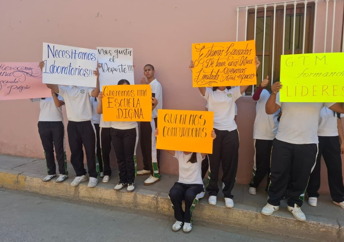 Demandan escuelas dignas en Villa de Reyes