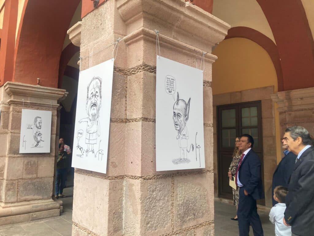 Presenta Pingo exposición: UASLP entre Política y Autonomía