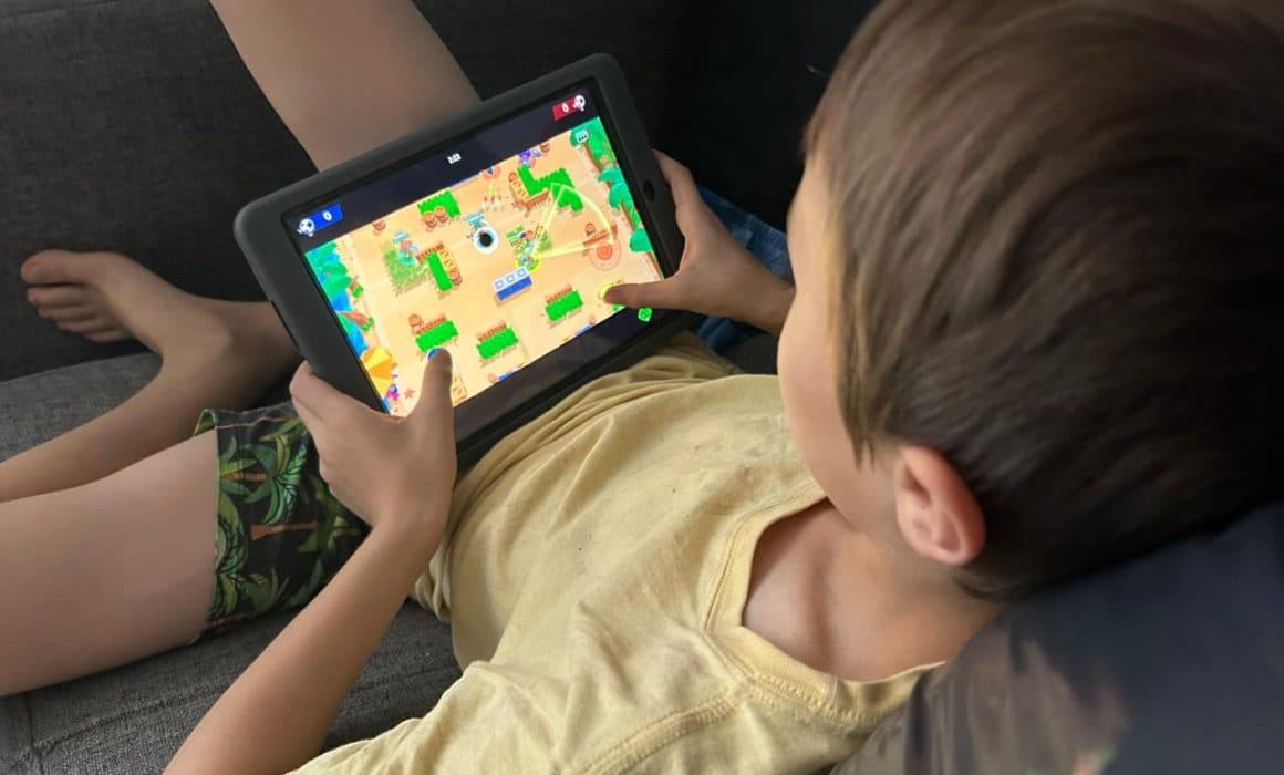 Riesgos en menores y adolescentes por uso excesivo de dispositivos electrónicos