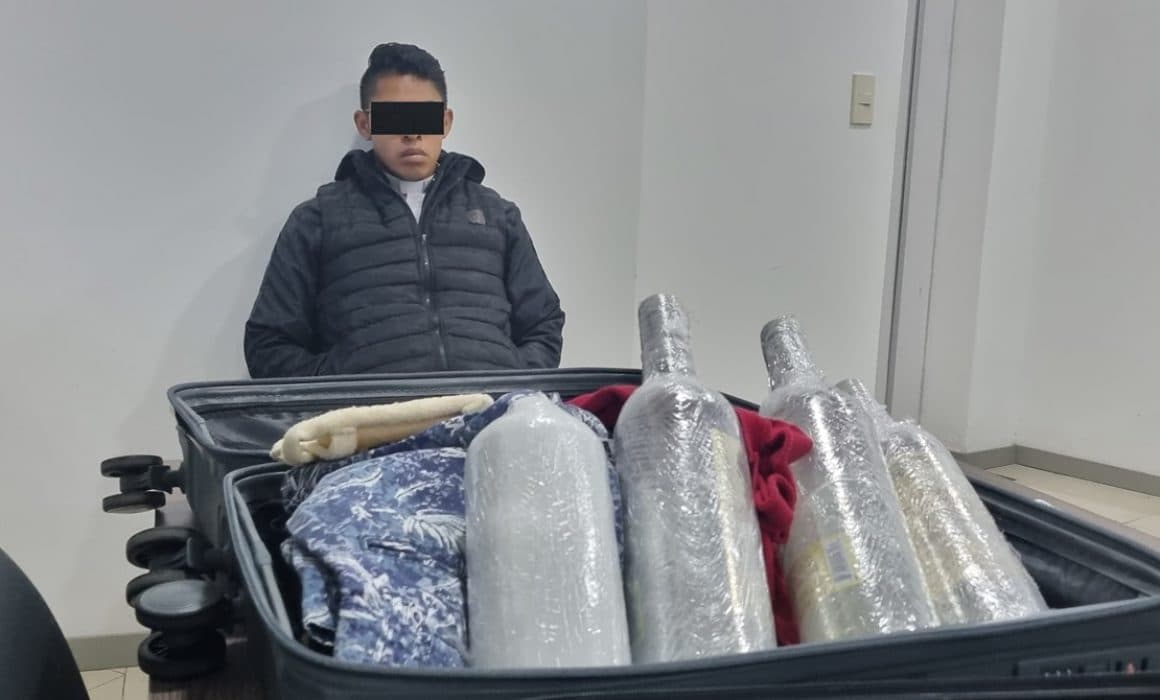 Imputan a mexicano en Paraguay por ingresar droga en botellas de tequila