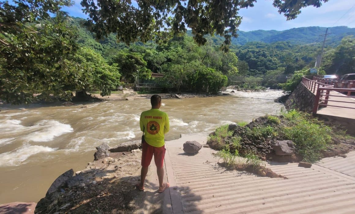 Mantienen monitoreo en ríos de Puerto Vallarta; descienden niveles