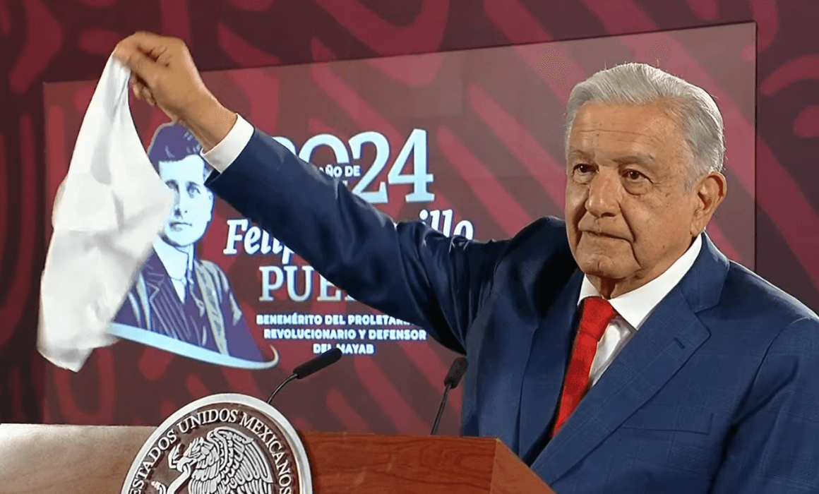 Conservador molesto fue quien me lanzó la botella de agua: López Obrador