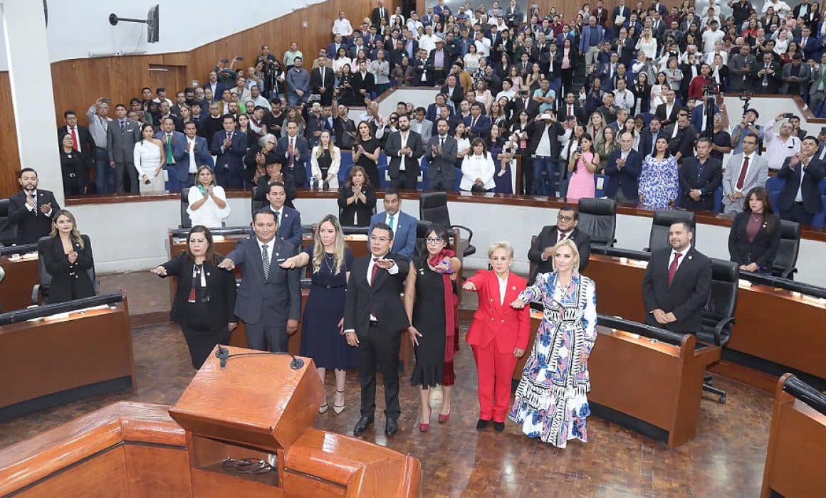 Con 28 diputados inició 64 Legislatura de SLP