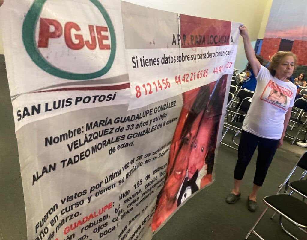 Mujer sigue buscando a su familia a casi 10 años de su desaparición
