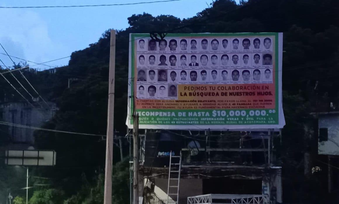 Ofrecen 10 millones de pesos por información de los 43 de Ayotzinapa