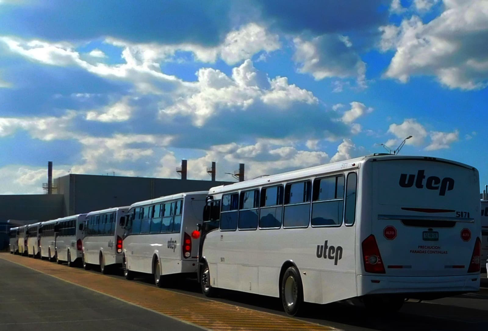 Transportistas de personal denuncian altos cobros de SCT Estatal