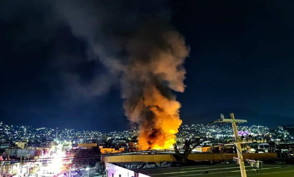Arrasa otro incendio con 25 locales en Mercado de Acapulco, Gro