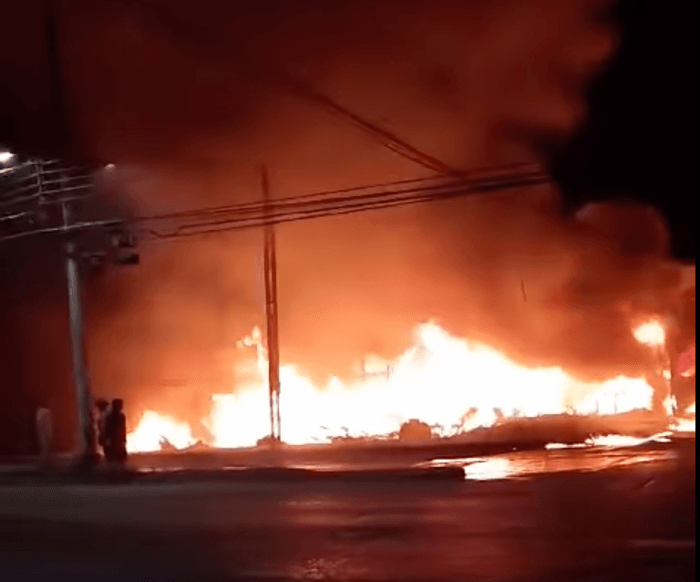 Colonia Progreso en SLP despierta entre llamas