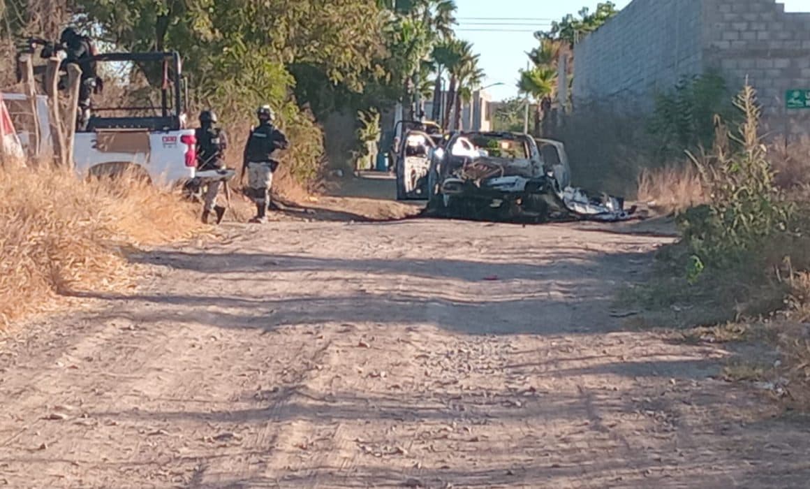 Explota camioneta en la Limita de Itaje, Culiacán