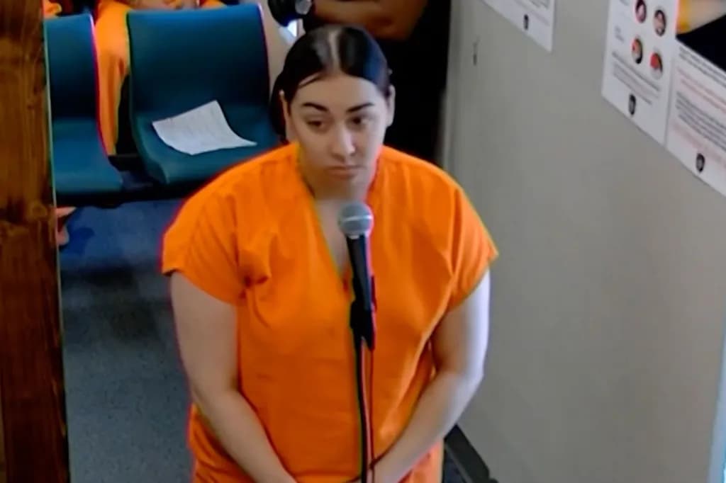 Repartidora de pizza apuñala a mujer embarazada tras disputa por propina
