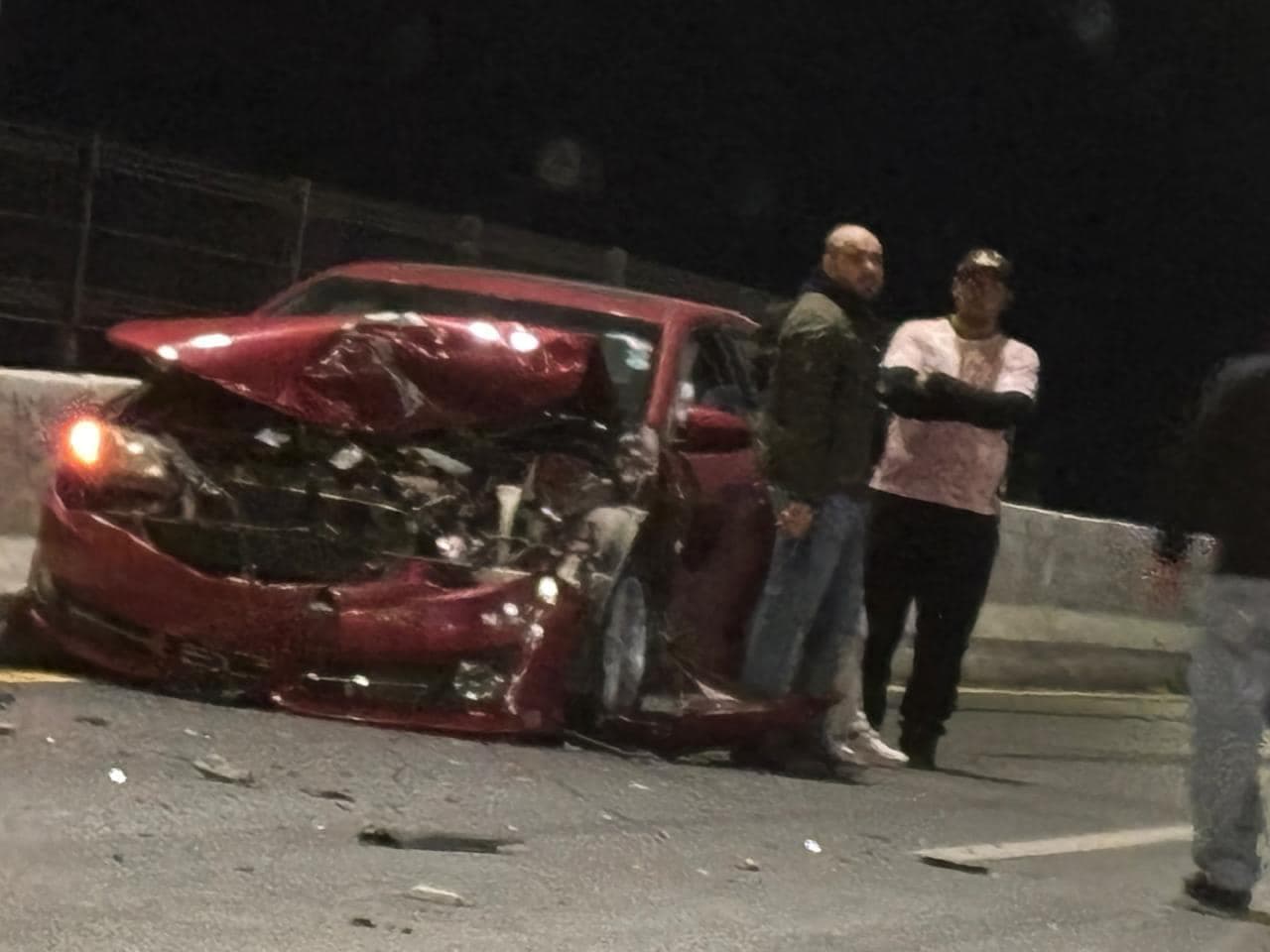 Choque en Salvador Nava deja vehículo destrozado