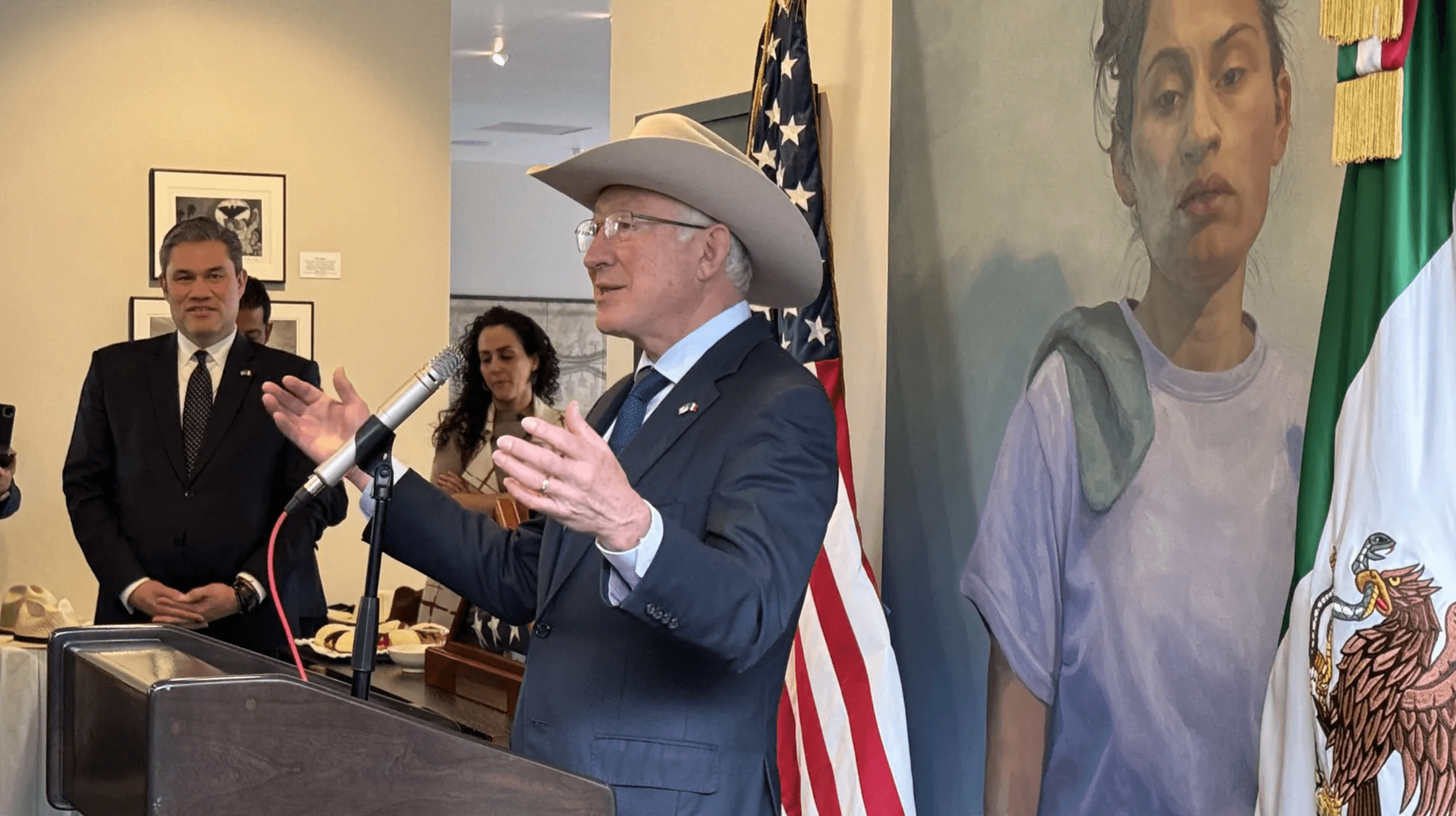 Ken Salazar concluye su labor como embajador de EE.UU. en México