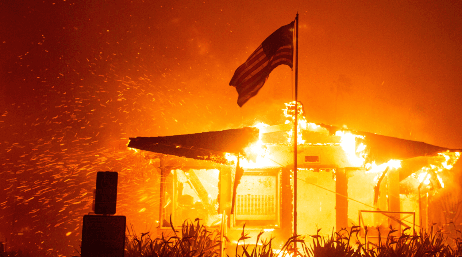 Más de 80,000 evacuados en Los Ángeles por incendios sin control