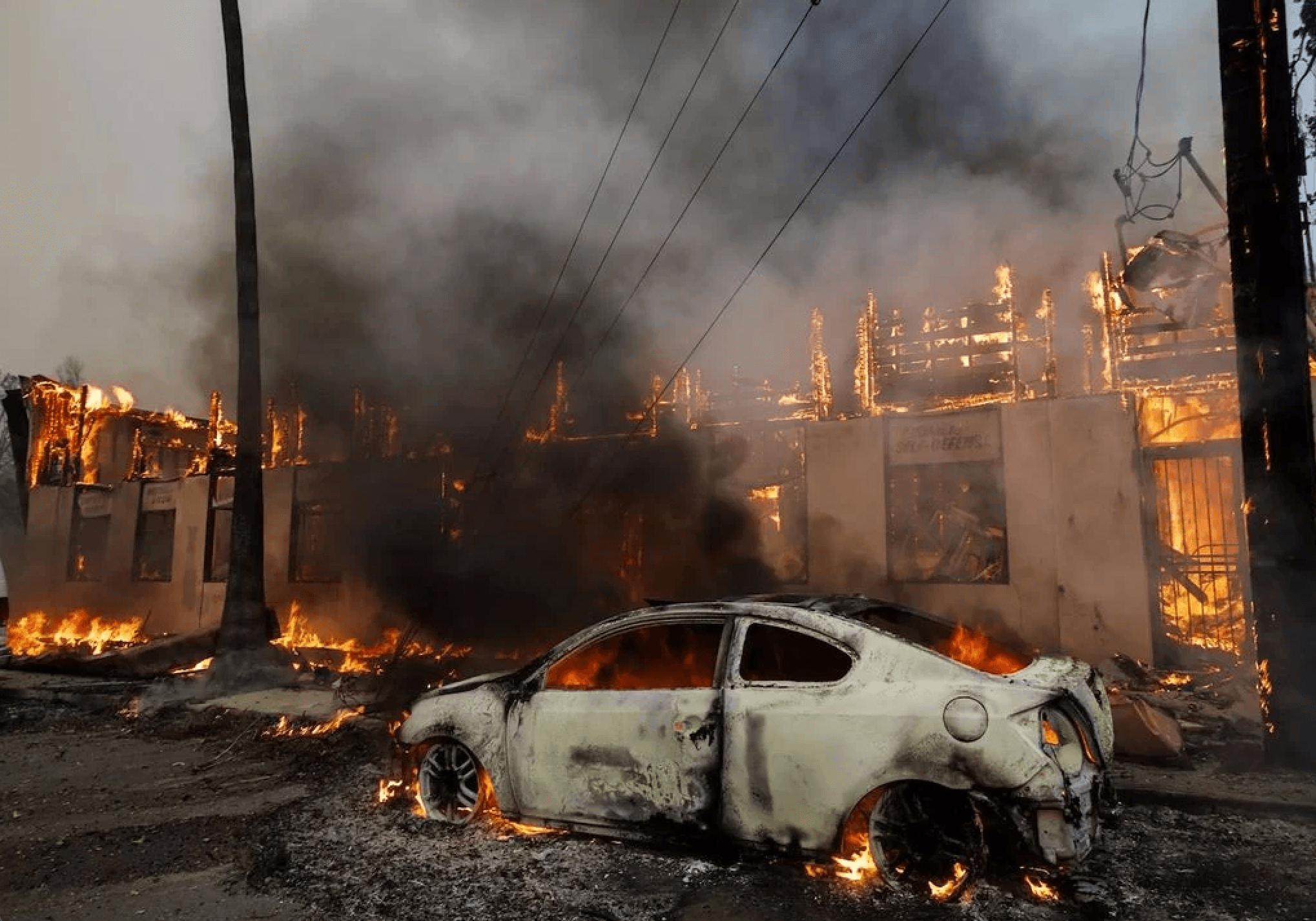 Incendios forestales devastan el condado de los Ángeles