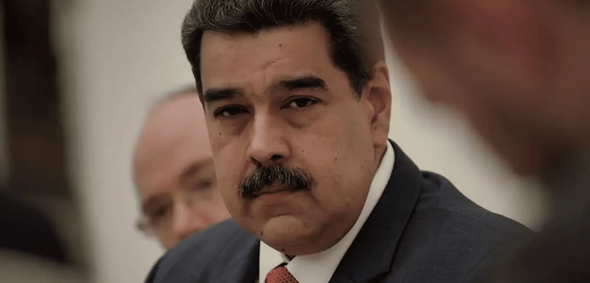 Maduro inicia tercer mandato en medio de tensiones políticas