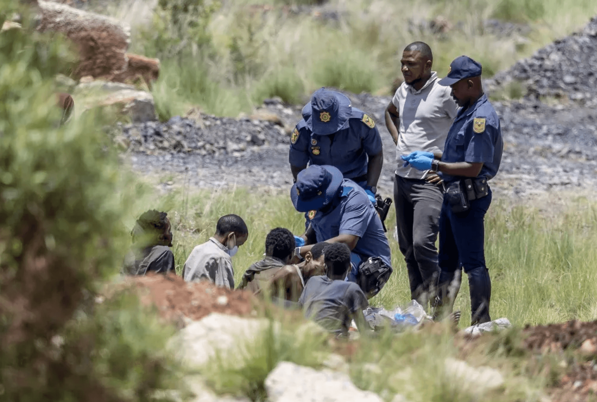 Aumenta a 87 el número de muertos en enfrentamiento en mina de oro en Sudáfrica