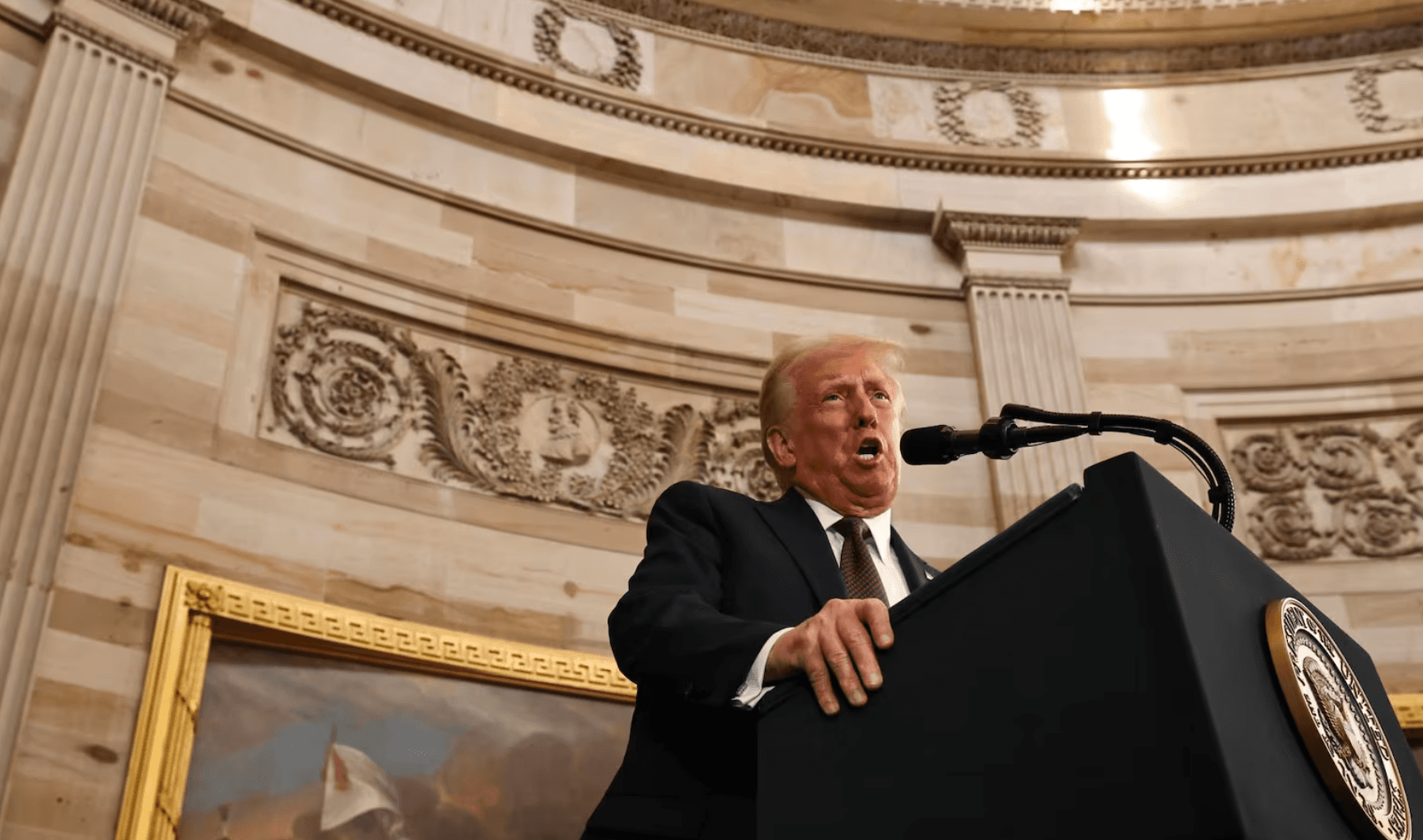 Trump firma órdenes ejecutivas dirigidas a la frontera con México