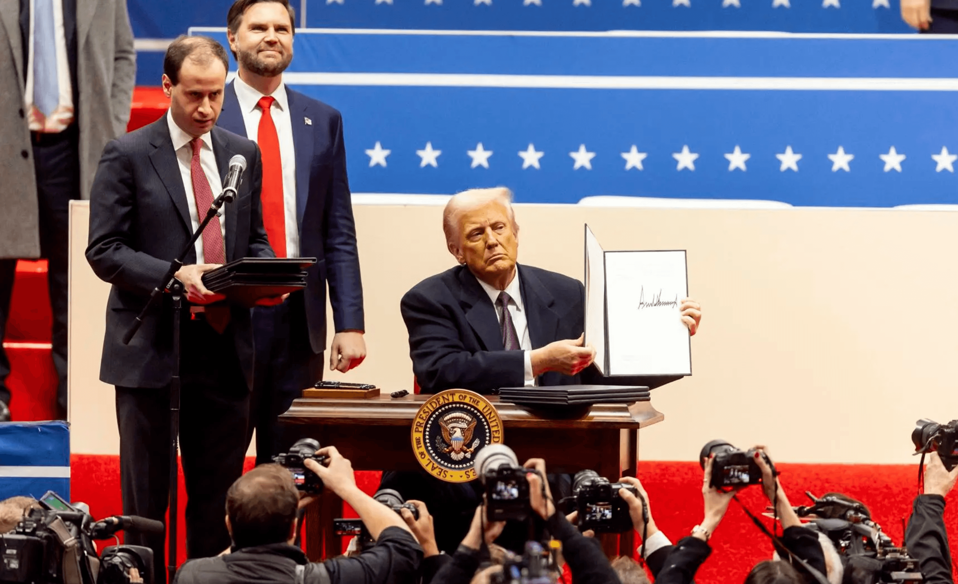 Trump impulsa medida para limitar la ciudadanía por nacimiento